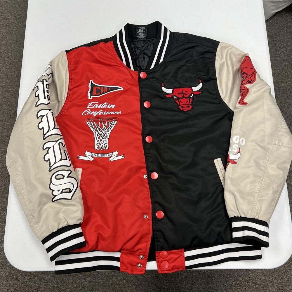 Chicago Bulls Varsity Jacket Mens M Red Black Tan Colorblock Snap Bomber NBA